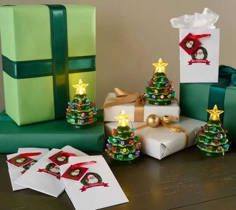🔥HOT SALE🔥Christmas Set of 4 Mini Nostalgic Tree Ornaments with Gift Bags
